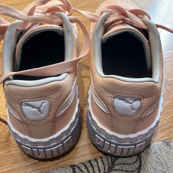 Leather comfort neutral color. Best shoe ever for comfort. Accepting offers - Picture 3 of 7